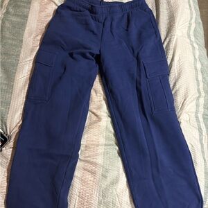 Aritzia Women’s Cozy Sweatfleece Mega Cargo Sweatpants